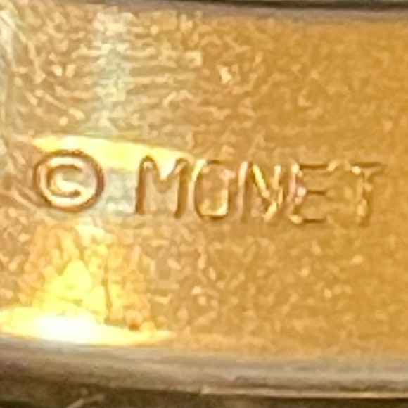 Vintage Monet Gold Toned Engraved Starburst Statement Bangle Bracelet 7 3/4” - Picture 11 of 12